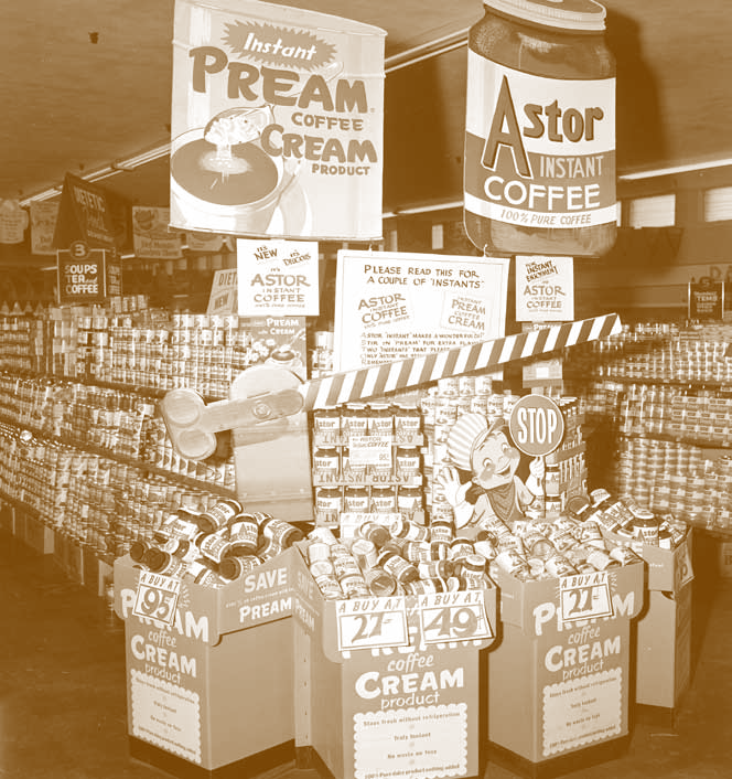 A grocery aisle endcap featuring an Astor Instant Coffee display at a Winn-Dixie Food Store.max-width:100%; max-height:100%;